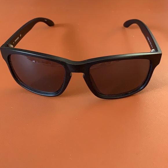 Calvin Klein Sunglasses CK19566S 01 - Picture 4 of 9